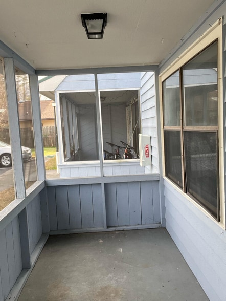 Building Photo - 1215 Shalom Dr