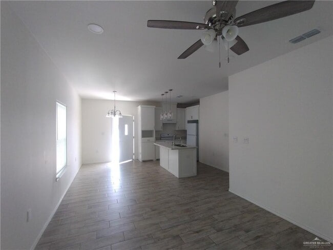 Building Photo - 16 Valley N Cir