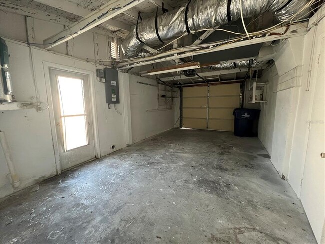Building Photo - 3220 Pinon Dr