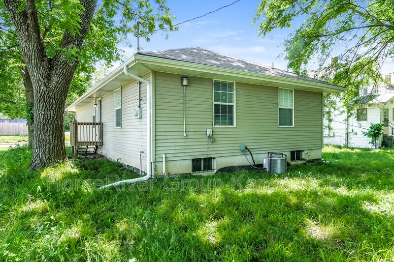 Building Photo - 2312 Mersington Ave