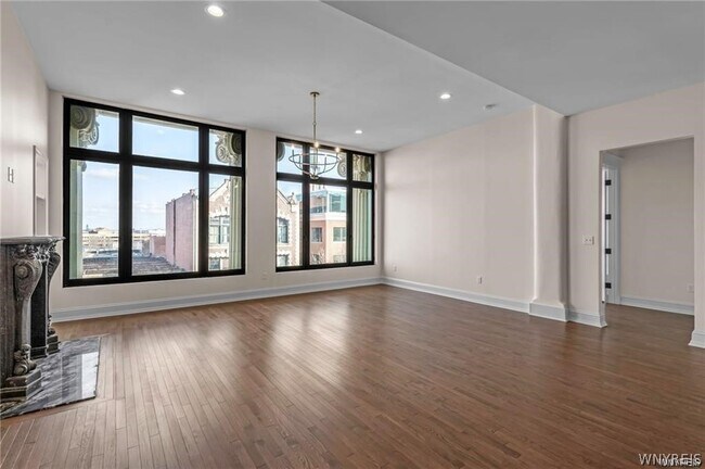 Building Photo - 674 Main St