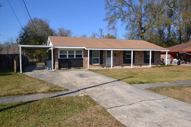 Building Photo - Location!  Location!  Newly updated, 3 bedroom, 1.5 bath home in Baker