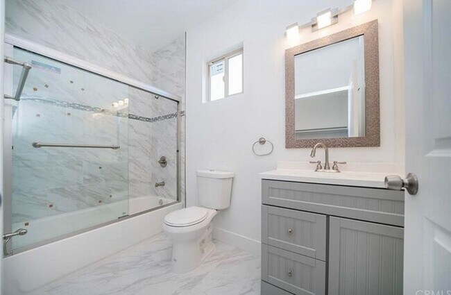 Building Photo - Beautiful 4 bed 4 bath unit in Gardena 90247!