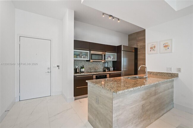 Building Photo - 950 Brickell Bay Dr