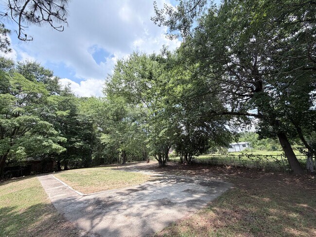 Building Photo - 2105 Hobson Ct