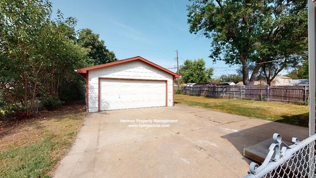Building Photo - 2210 W Greenfield St