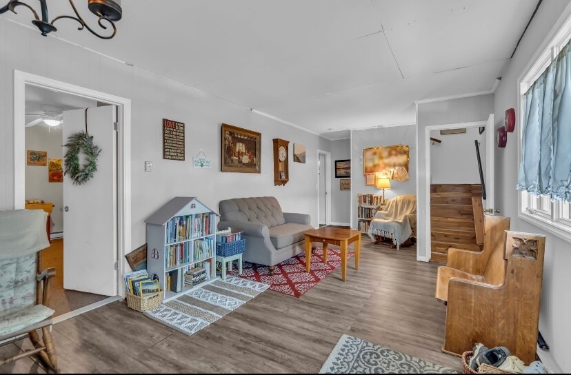 Primary Photo - 8 Winona Ter