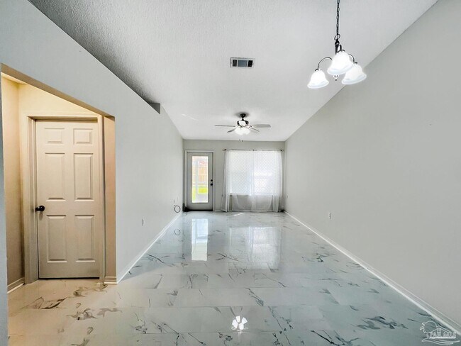 Building Photo - 8124 Heirloom Dr