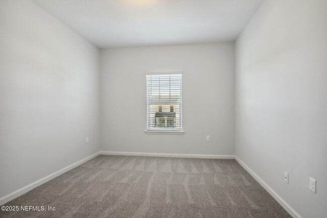 Building Photo - 95 Pinebury Ln