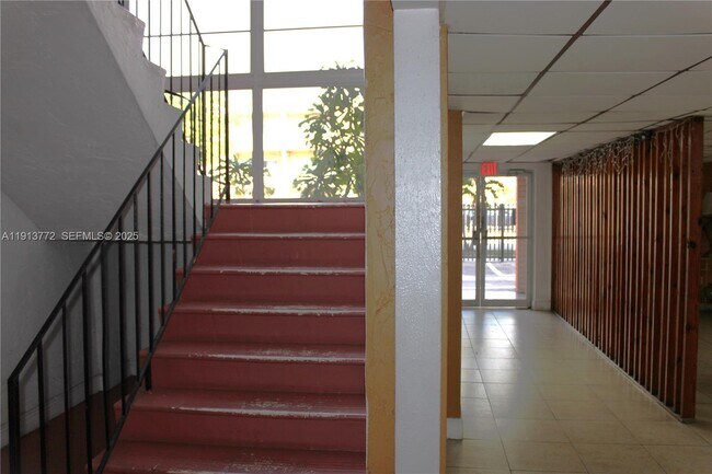 Building Photo - 6130 W 19th Ave