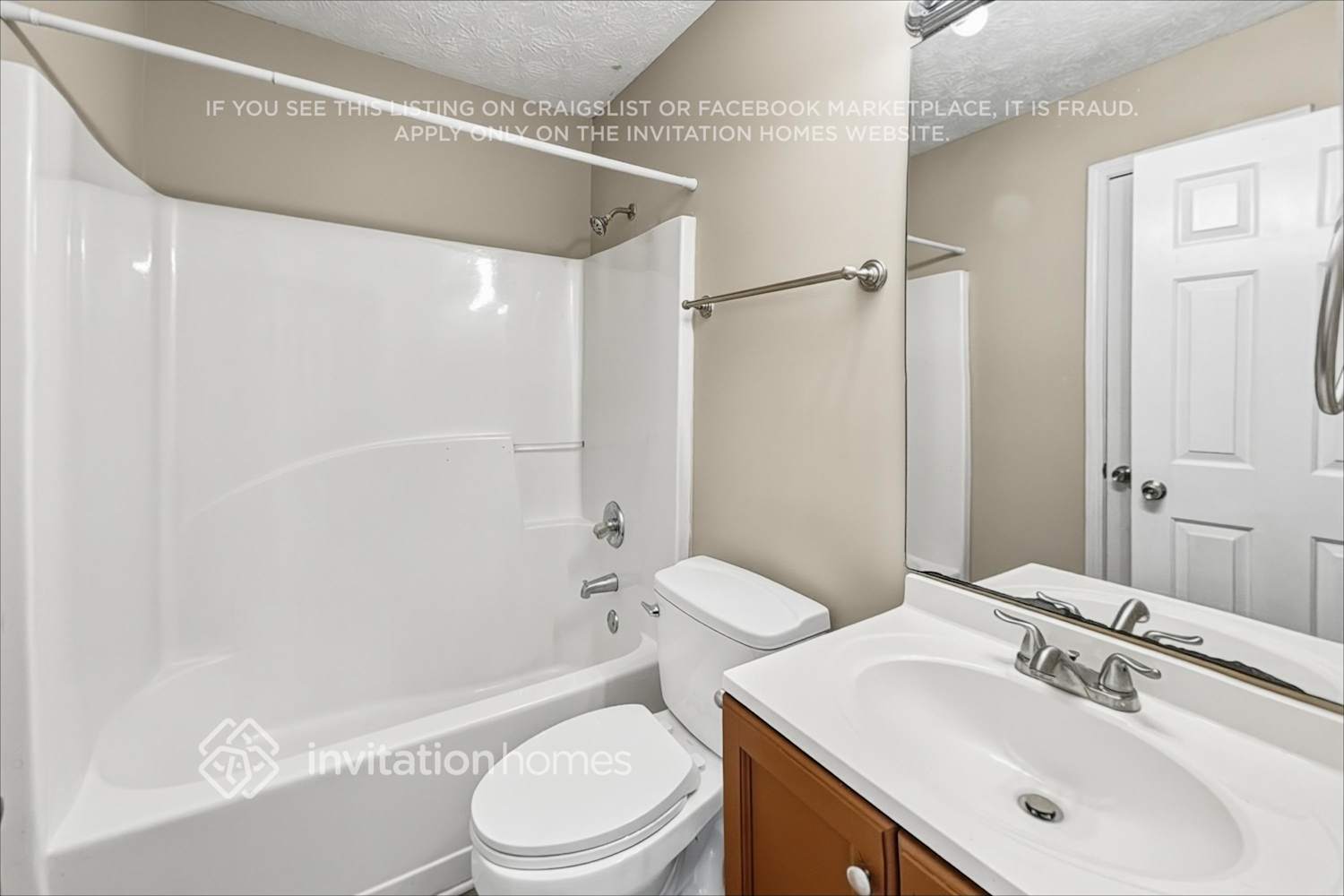 Building Photo - 3933 Edgebrook Dr