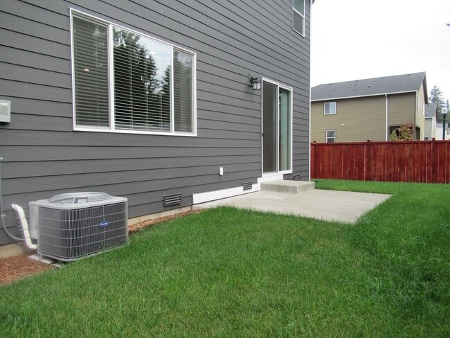 Building Photo - Large 5 bedroom, 2.75 bath home in Covington