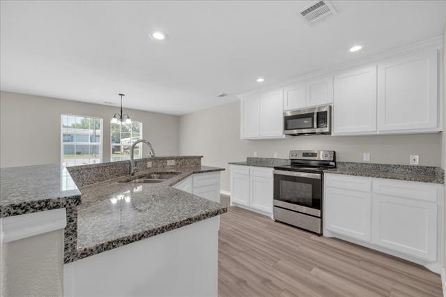 Building Photo - 808 SW 24th St
