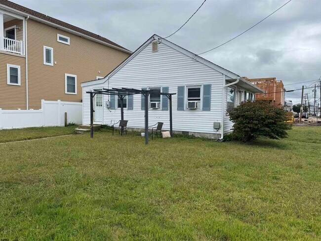 Primary Photo - 3500 Bayshore Ave