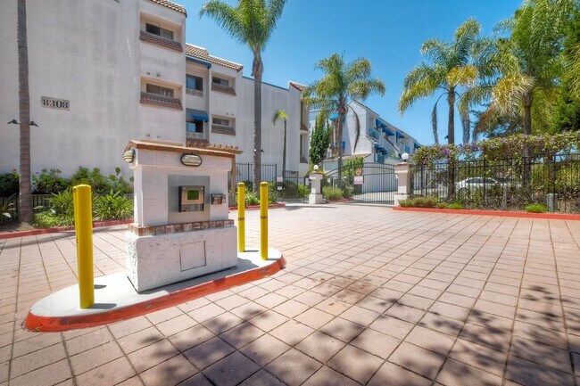 Building Photo - La Jolla Pines- Top Level 2 Bed/2 Ba Available Now!!