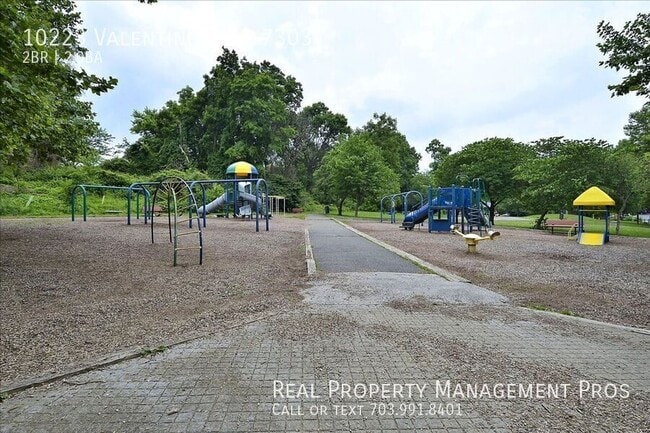 Building Photo - 10223 Valentino Dr
