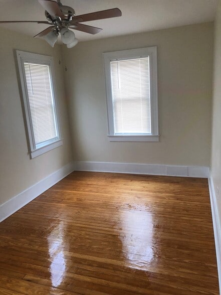 bedroom 3 - 130 Kenwood Ave