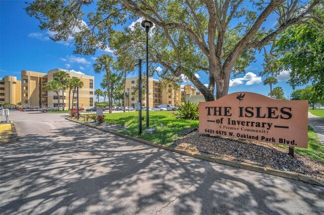 Building Photo - 6575 W Oakland Park Blvd