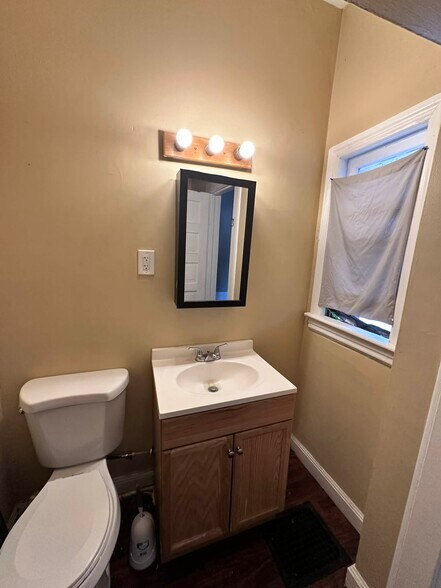 Bathroom - 1018 Haskell Ave