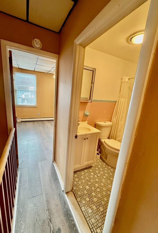 Building Photo - Recently UPDATED 3 BD/1 BA HOUSE in great East Passyunk/LOMO location w/ new Engineered Wood Floo...