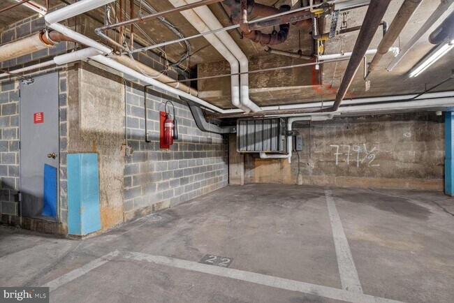 Building Photo - 1280 21st St NW