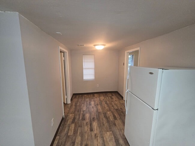 Building Photo - 2 Bed 1 bath duplex right across from Midlands Tech