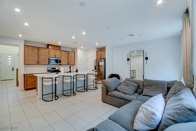 Building Photo - 9246 Rampa St