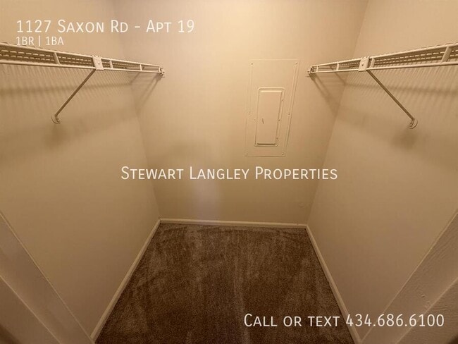 Building Photo - 1127 Saxon Rd