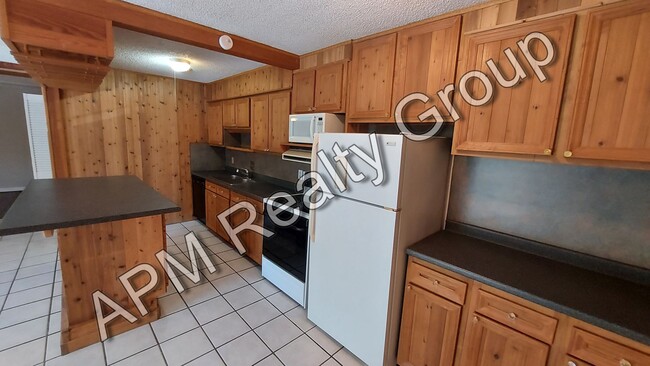 Building Photo - Studio apartment in Rosewood