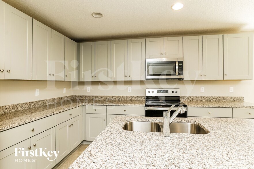 Building Photo - 422 Earhart Dr