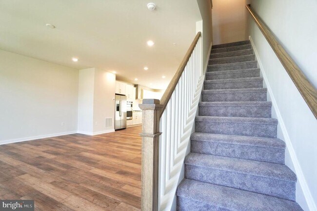 Building Photo - 4823 Lincoln Aly