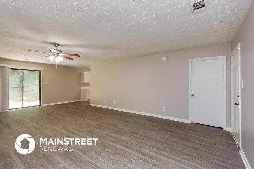 Building Photo - 4585 Old Lake Dr