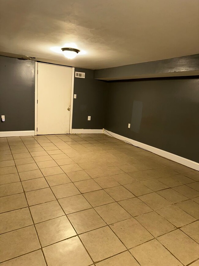 Building Photo - Spacious Home for Rent! Partially Finished...