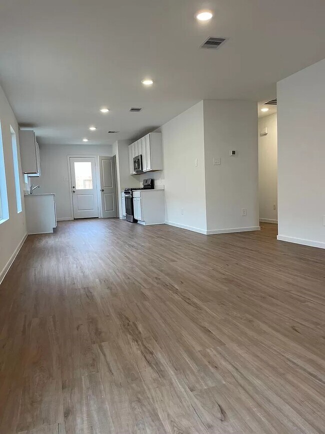 Building Photo - 17731 Grv Hl Dr