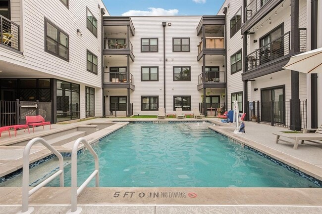 Building Photo - 3101 Govalle Ave