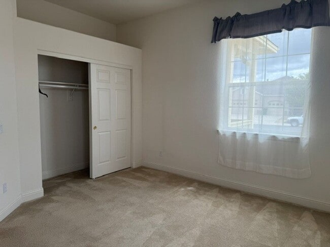 Building Photo - Beautiful 3 bed home with 3 car garage in Indian Hills behind Target