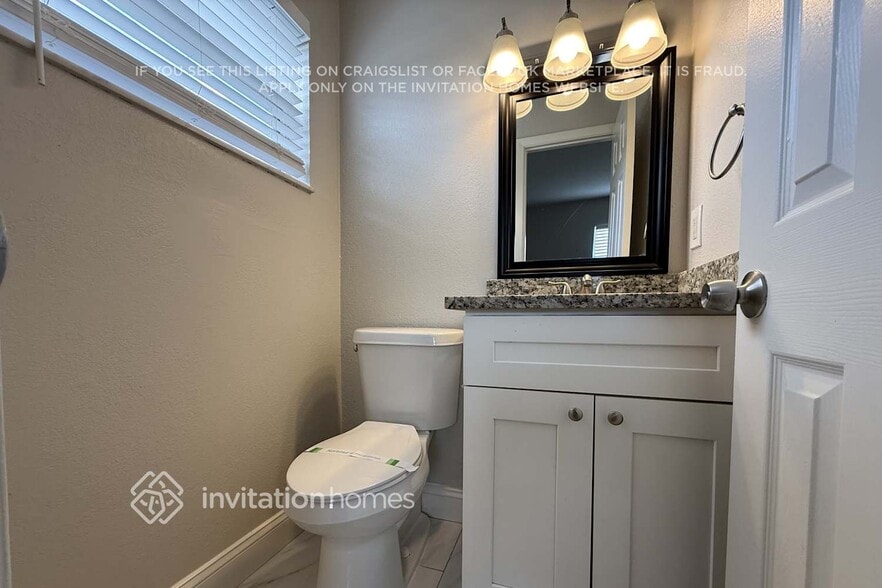 Building Photo - 475 Lear St