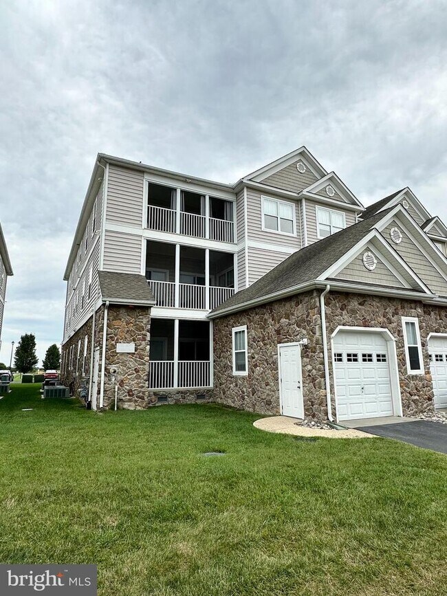 Building Photo - 3902 Fullerton Ct