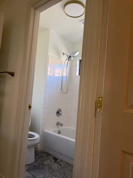 Building Photo - 518 Dawn Cove Dr
