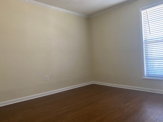 Primary Photo - Beautiful Lake Plaza 1 Bedroom / 1 Bath Co...