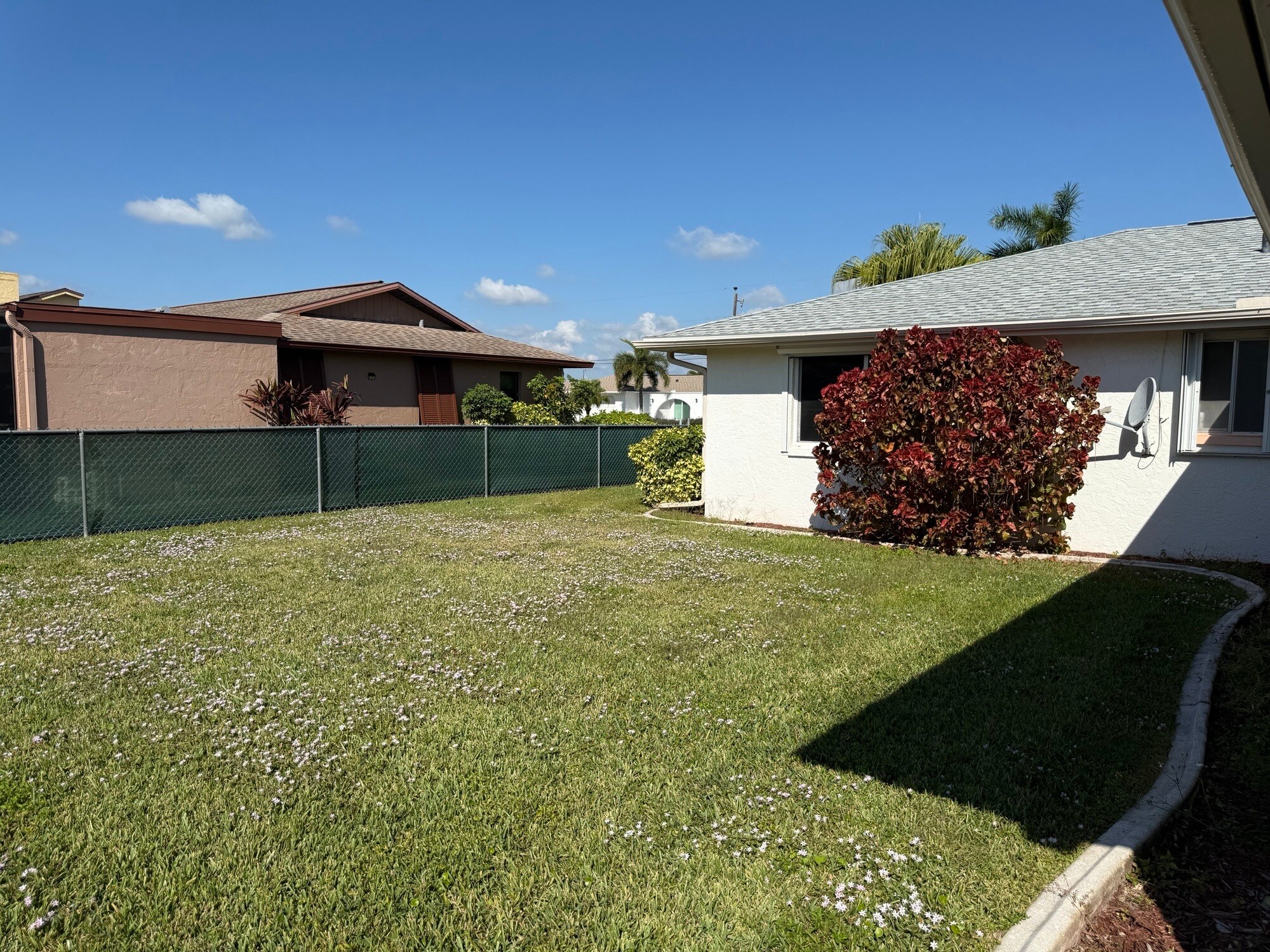 Building Photo - 1144 SE 32nd Ter