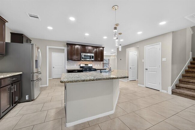 Building Photo - 3026 Village Creek Dr
