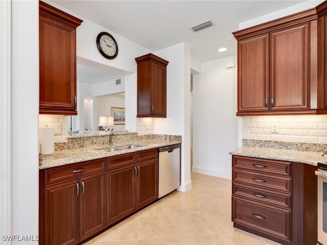 Building Photo - 8060 Players Cove Dr