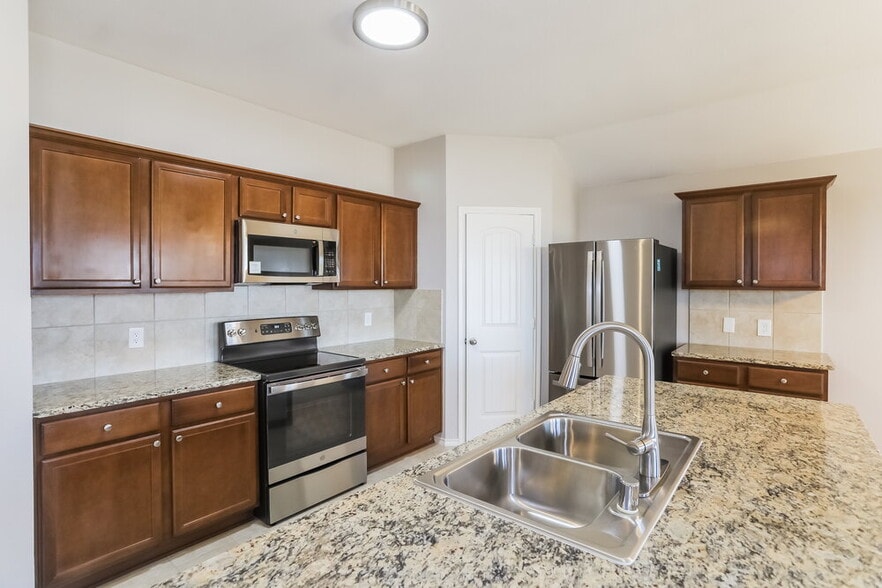 Building Photo - 806 Platinum Dr