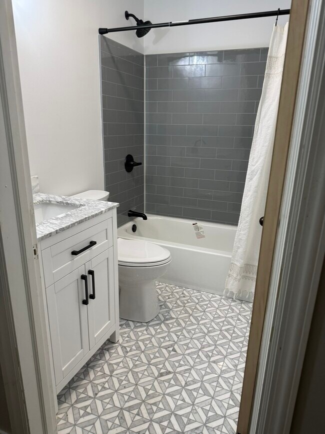 Building Photo - 4202 N Devon Ln