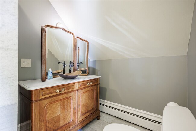 Building Photo - 901 East Ave