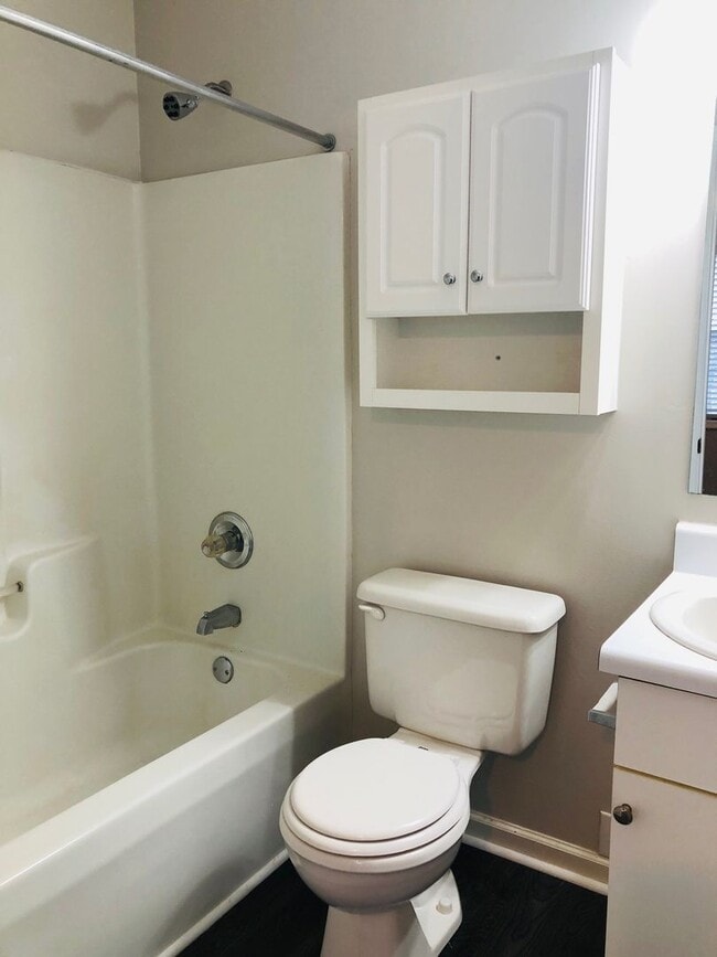 Building Photo - Close to Downtown Greer - this is a Fantastic 2 Bedroom, 2.5 Bathroom end unit condo that offers ...