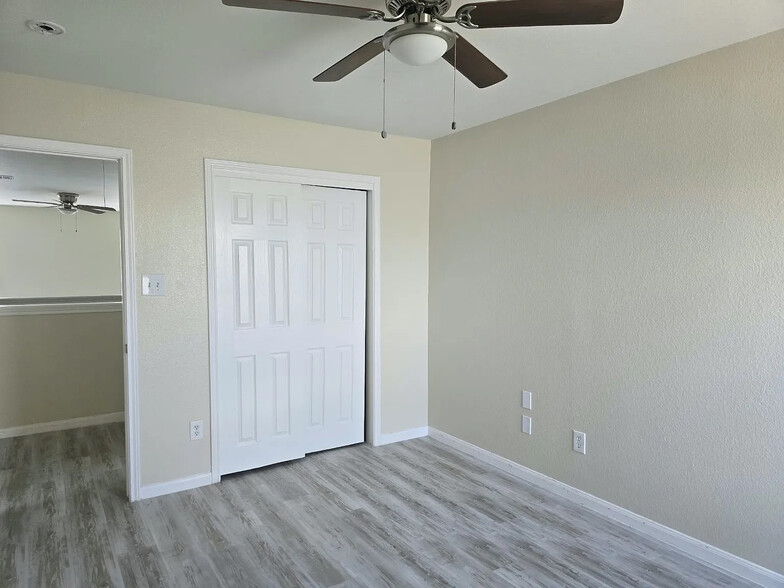 Building Photo - Room in Single Family Home on White Water Way