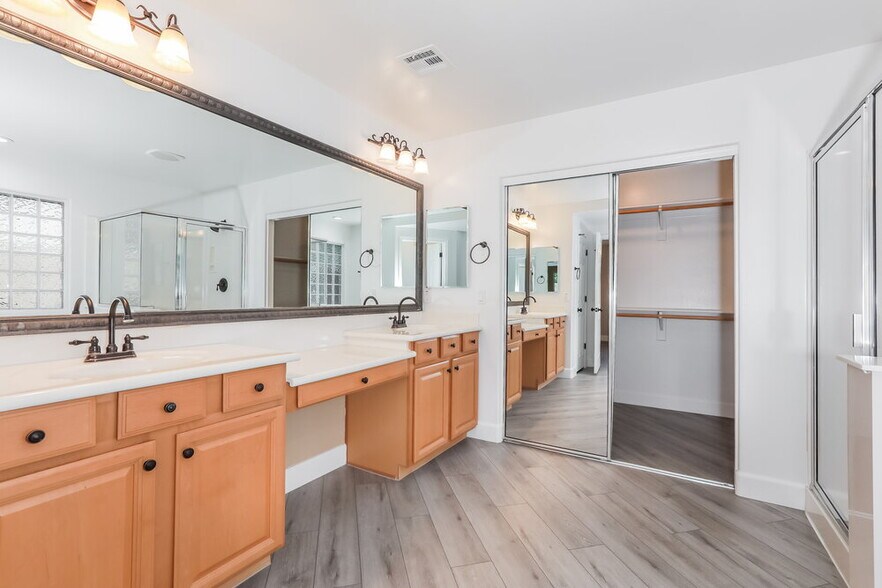 Building Photo - 1846 W Half Moon Cir