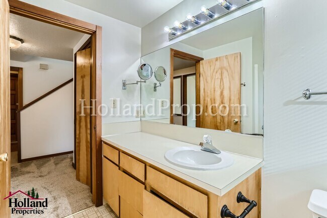 Building Photo - Spacious 1-Bedroom Plus Bonus Room in Forest Grove! BEST PRICE $1,650!!!